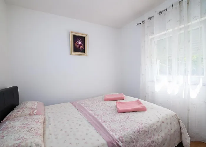 2 Bedroom Cozy In Nyaraló