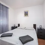 2 Bedroom Cozy In Будинок відпочинку
