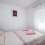 2 Bedroom Cozy In Будинок відпочинку
