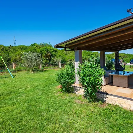 Prázdninový dům 2 Bedroom Cozy In Pula