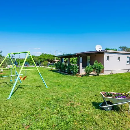 2 Bedroom Cozy In プーラ