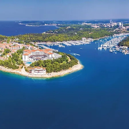 2 Bedroom Cozy In Hébergement de vacances Pula