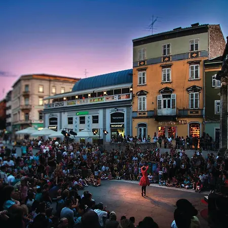 2 Bedroom Cozy In Prázdninový dům