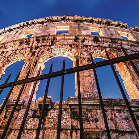 Vakantiehuis 2 Bedroom In Pula