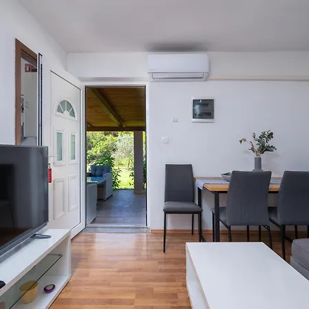 2 Bedroom Cozy In 別荘 プーラ