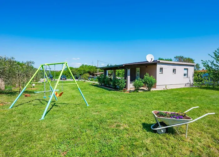 2 Bedroom Cozy In Пула