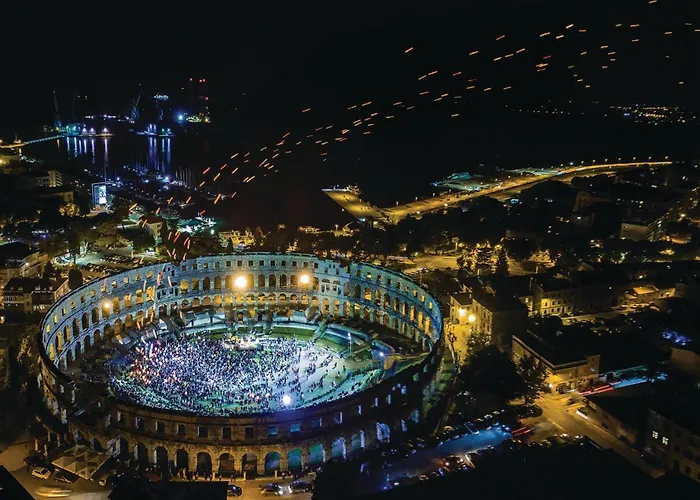 2 Bedroom Cozy In Пула