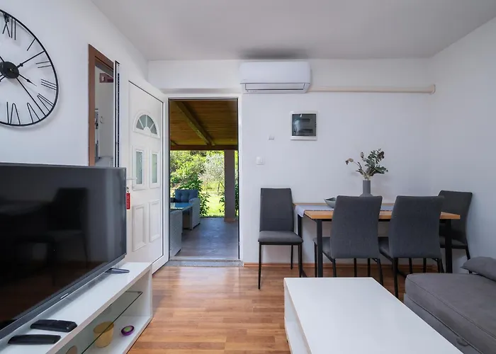 2 Bedroom Cozy In 別荘 プーラ
