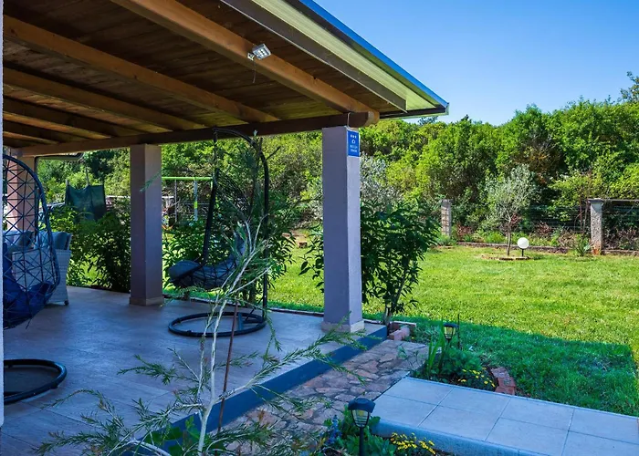 Будинок відпочинку 2 Bedroom Cozy In