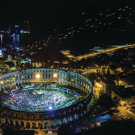 2 Bedroom Cozy In Pula