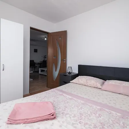 2 Bedroom Cozy In Ferienhaus