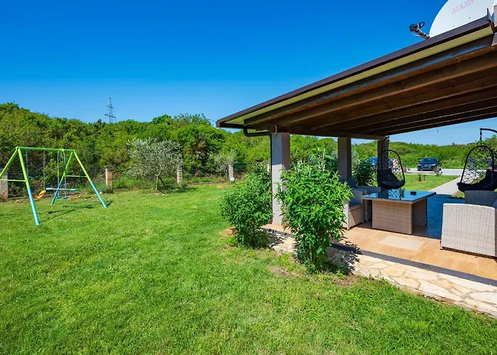 Holiday home 2 Bedroom Cozy In Pula