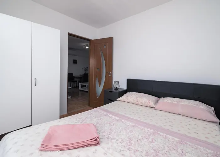 2 Bedroom Cozy In Holiday home