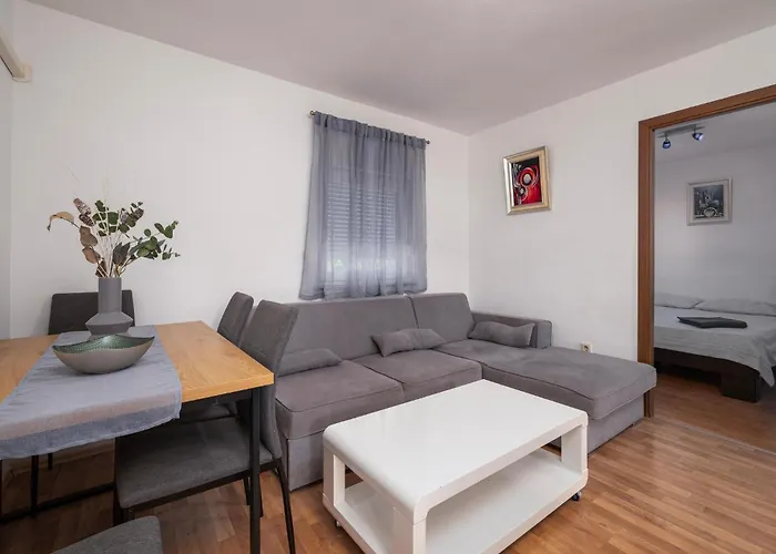 2 Bedroom Cozy In Pula